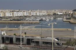 Image du Maroc Professionnelle de  Le Tram longe le fleuve Bouregrag et se dirige vers la ville de Salé derrière lui le nouveau port de plaisance situé sur le fleuve Bouregrag entre Rabat et Salé, Jeudi 20 Octobre 2011. (Photo / Abdeljalil Bounhar)
